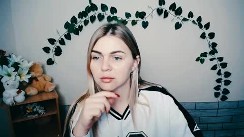 Snapshot of magic_katarina_ chatting on March 4, 7:08 am magic_katarina_ online show from March 4, 7:08 am