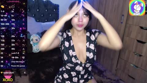 Snapshot of maiaa_evans chatting on December 20, 3:47 am    t  online show from December 20, 3:47 am