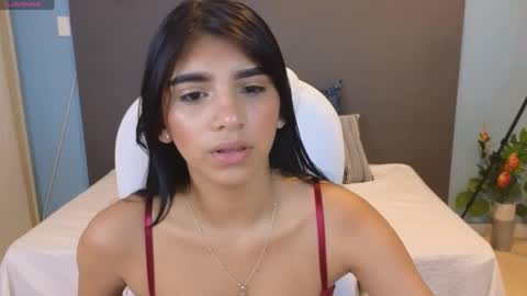 Snapshot of maiaa_ruiz chatting on December 19, 1:51 pm Maiaa Ruiz online show from December 19, 1:51 pm