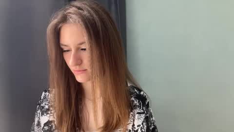 M I A online show from April 17, 8:27 am