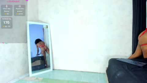 Mailyn online show from December 4, 9:04 pm