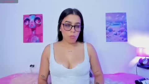 Snapshot of maithe_022 chatting on October 9, 7:18 pm mai online show from October 9, 7:18 pm