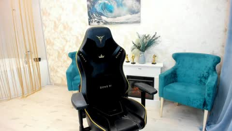 Chloe online show from April 4, 3:49 am