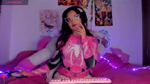 Snapshot of maki_sins chatting on October 16, 6:05 am Maki Sins online show from October 16, 6:05 am