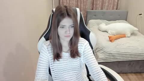 Snapshot of malia__hale chatting on December 14, 12:44 am Malia online show from December 14, 12:44 am