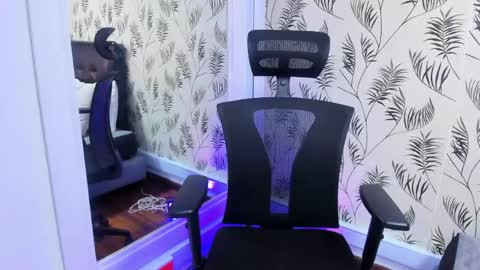 Milu online show from May 19, 3:46 am