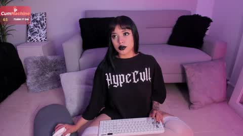 Snapshot of manu_velez_ chatting on December 7, 2:57 pm Manu Velez online show from December 7, 2:57 pm