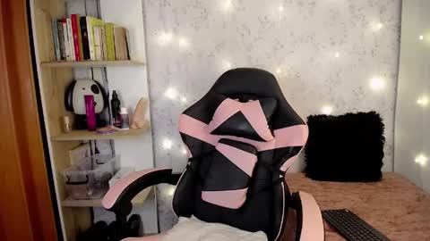 many_hot1 online show from May 15, 5:44 am