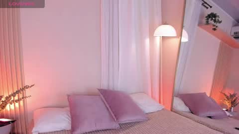 Mara  online show from April 11, 9:18 pm