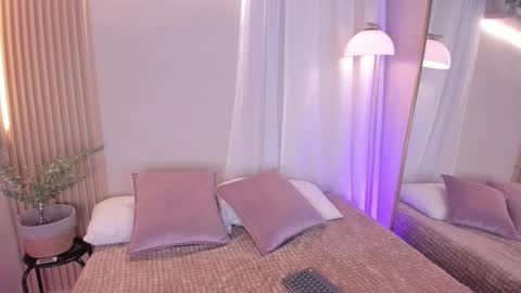 Mara  online show from January 7, 9:51 pm