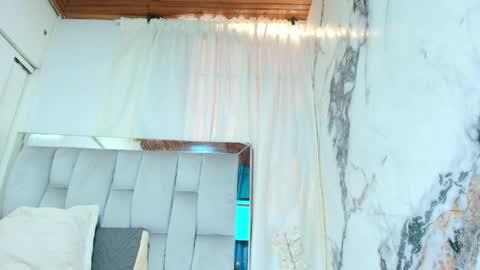 maraa_x online show from April 27, 12:13 pm