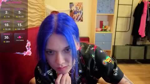 marci_n online show from December 5, 12:43 am