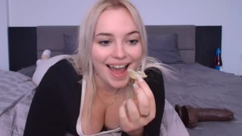 Snapshot of margot_robbie7 chatting on September 16, 12:51 am margot_robbie7 online show from September 16, 12:51 am