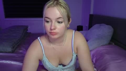 Snapshot of margot_robbie7 chatting on September 24, 12:42 am margot_robbie7 online show from September 24, 12:42 am