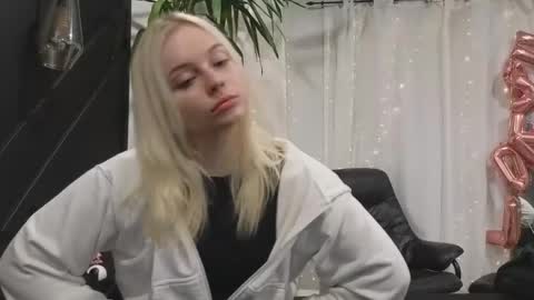 Snapshot of margot_robbie7 chatting on February 14, 3:00 am margot_robbie7 online show from February 14, 3:00 am