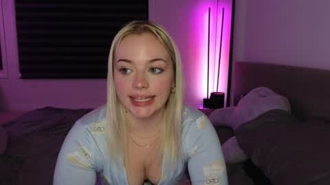 margot_robbie7 online show from October 27, 11:21 pm