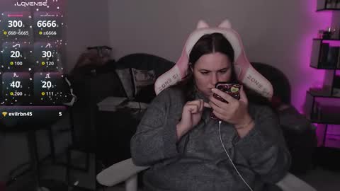 Snapshot of mari_moore7 chatting on October 6, 9:59 am mari moore online show from October 6, 9:59 am