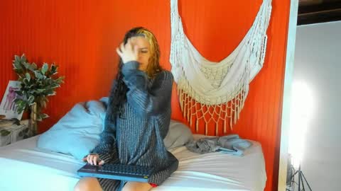 maria_turner1 online show from April 7, 9:33 am
