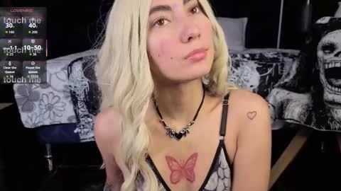 Snapshot of mariagh_ chatting on October 2, 8:03 pm Maria online show from October 2, 8:03 pm