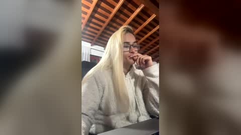 mariam_arango online show from April 17, 4:58 am