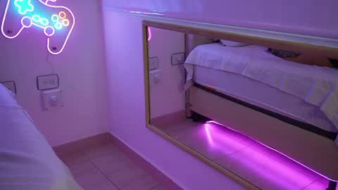 marianagiraldo_ online show from April 28, 11:25 am