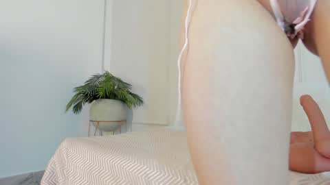 Snapshot of mariapettit chatting on January 22, 12:06 pm Maria Pettit online show from January 22, 12:06 pm