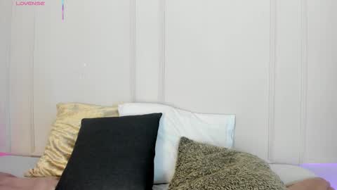 Maria Pettit online show from January 14, 11:59 am