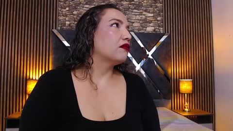 marie_hss online show from November 3, 1:15 pm