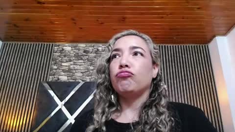 marie_hss online show from April 16, 9:39 pm