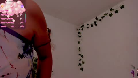 Mariee online show from April 4, 6:29 pm