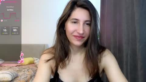 Snapshot of marrycolins chatting on October 1, 3:22 am marrycolins online show from October 1, 3:22 am