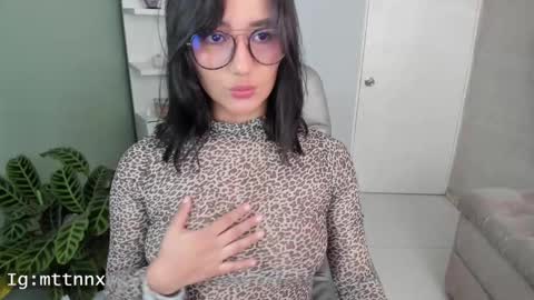 Snapshot of martiiinaa_ chatting on March 10, 4:03 pm Martina online show from March 10, 4:03 pm