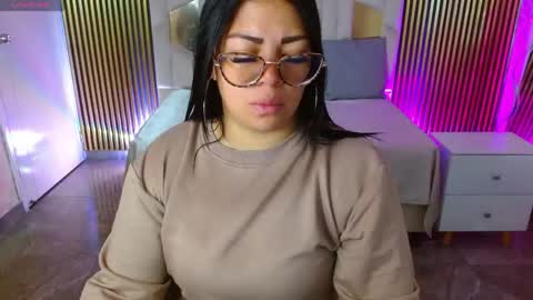 Hey im martina online show from May 2, 3:21 am