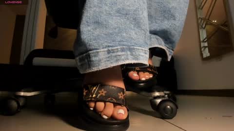 Martinna Bonnet online show from December 23, 11:47 am