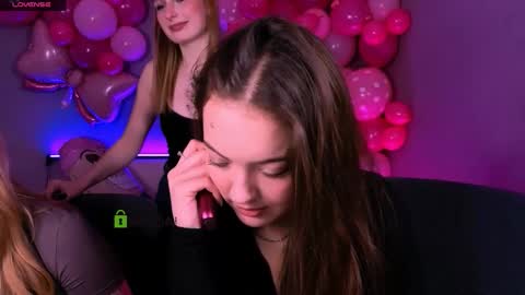 Mary online show from February 12, 8:32 pm