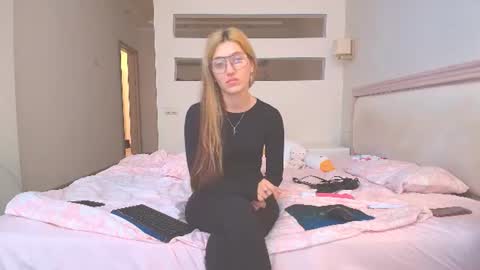 marya442004 online show from October 2, 2:22 pm