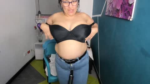 Snapshot of marylinmilf chatting on December 20, 6:08 am Marylin online show from December 20, 6:08 am