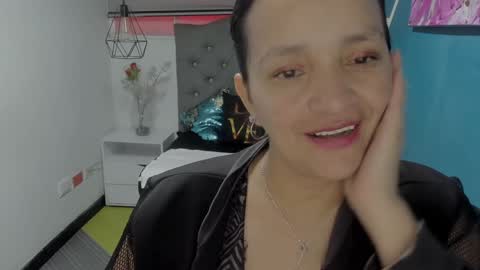 Snapshot of marylinmilf chatting on December 4, 8:18 pm Marylin online show from December 4, 8:18 pm