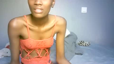 maskgang001 online show from October 21, 2:04 am