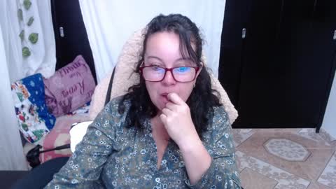 Snapshot of mature_wolf chatting on December 18, 2:28 pm Sonia online show from December 18, 2:28 pm