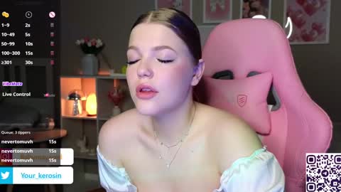 Snapshot of maya_blonde18 chatting on January 28, 3:36 am Maya online show from January 28, 3:36 am
