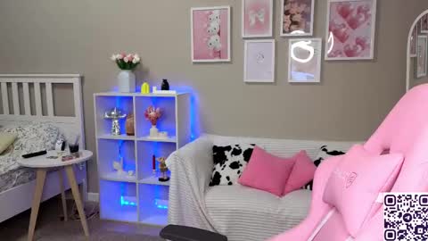 Snapshot of maya_blonde18 chatting on February 12, 3:51 am Maya online show from February 12, 3:51 am