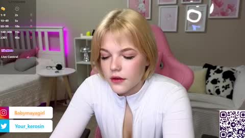 Snapshot of maya_blonde18 chatting on March 9, 3:54 am Maya online show from March 9, 3:54 am