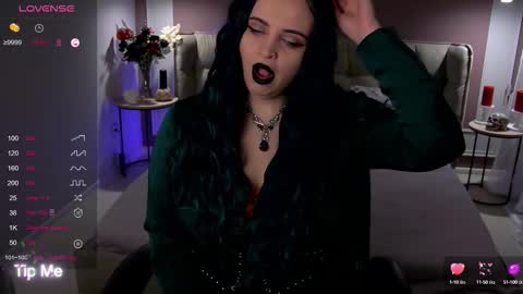 Snapshot of maya_mils chatting on October 6, 2:17 am Maya Mils online show from October 6, 2:17 am