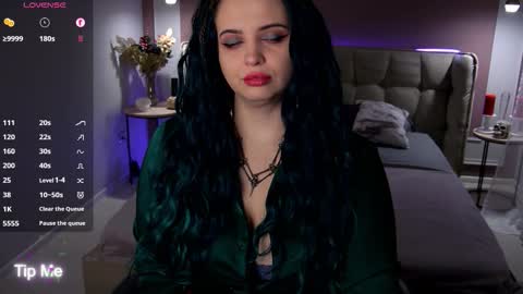 Snapshot of maya_mils chatting on October 11, 2:27 am Maya Mils online show from October 11, 2:27 am