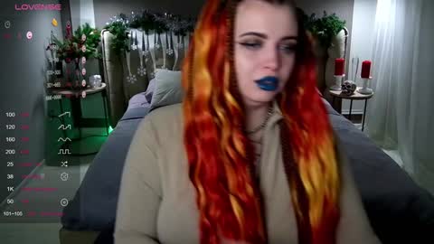 Snapshot of maya_mils chatting on December 27, 1:11 am Maya Mils online show from December 27, 1:11 am