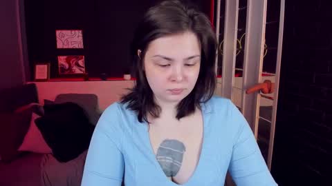 Woman online show from March 1, 2:02 pm