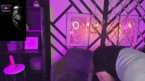 Woman online show from January 27, 2:02 pm