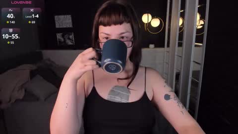 Woman online show from November 8, 2:00 pm