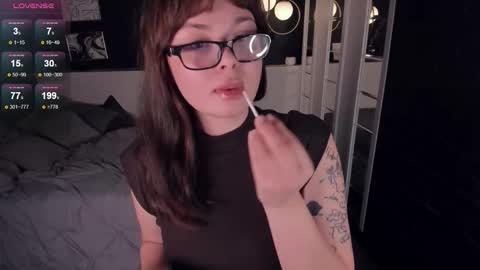 Woman online show from October 20, 3:04 pm